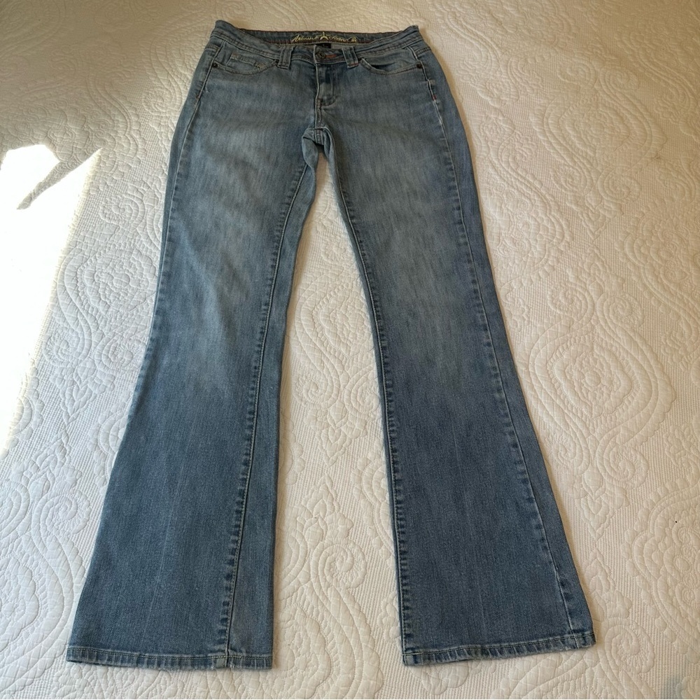 Arizona Jean Company Y2K Low Rise Flare Jeans. Light Wash. Size: 5.